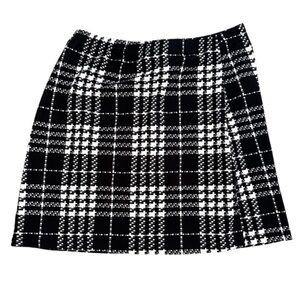 Black & white plaid skirt. XL